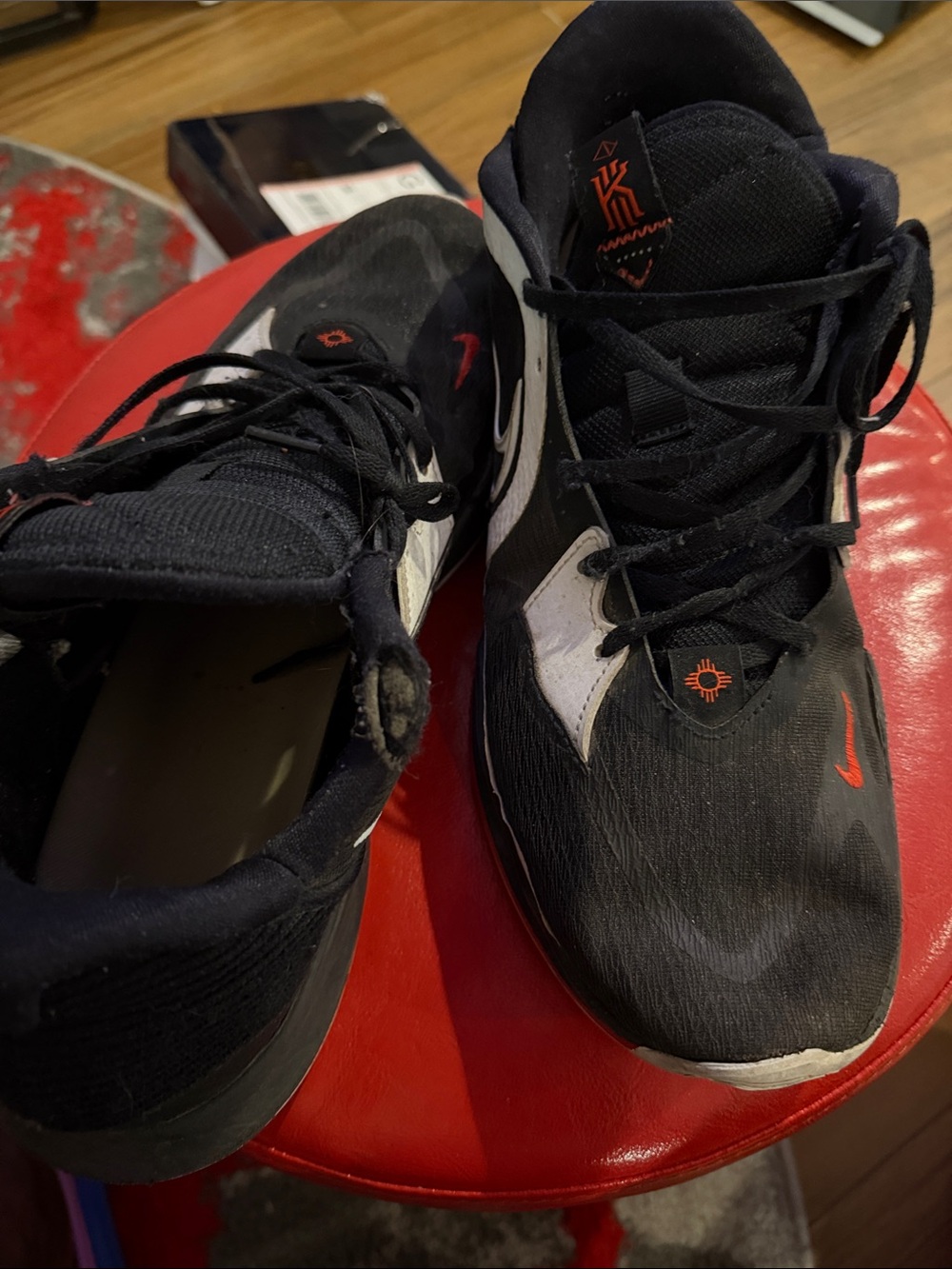 Nike Kyrie Low 5 Dominoes Black Red Basketball Shoes Men’s Size 14

Description: